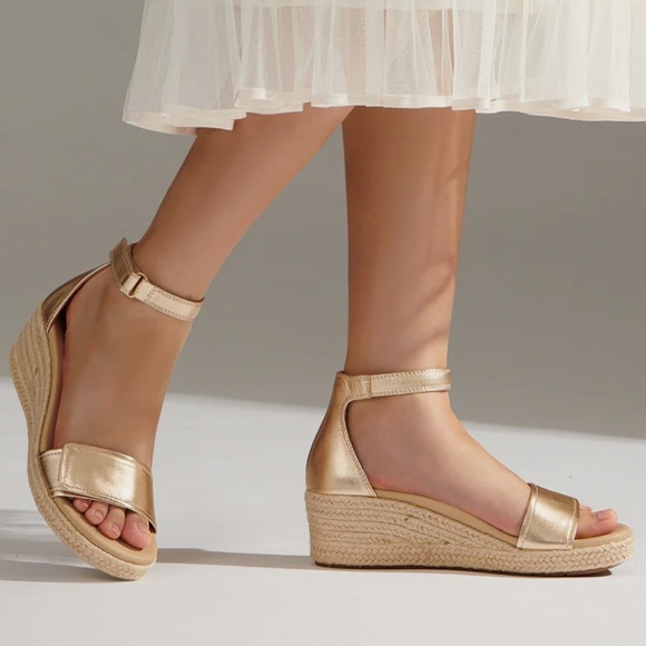 Abeo Riviera Leather Upper Metallic Gold Ankle Platform Wedge Sandals Size 9.5 - Picture 1 of 15